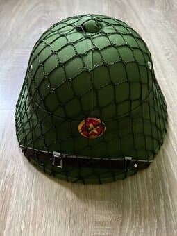 Replika helmy z vietnamské války