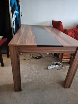 Jídelní stůl +4 židle