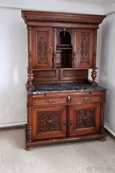 Starožitný příborník / komoda s mramorovou deskou