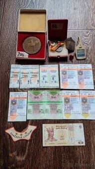 Plaketa, jízdenky atd.