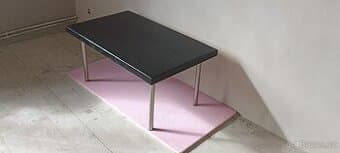 Konferenční stolek masiv.