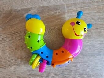 Chrastítko Housenka Modrá - Hola