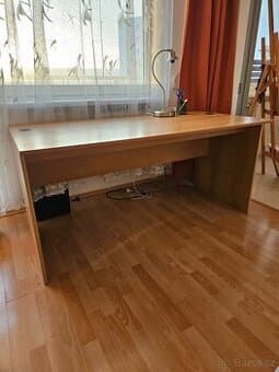 Kancelářský stůl