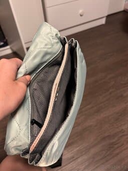 Kabelka vuch mintova barva