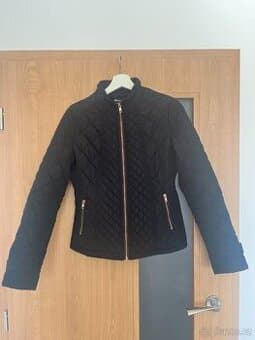 Dámská jarní bunda do pasu.