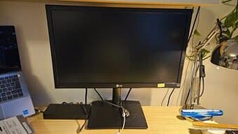 23" LG SUPER LED IPS monitor