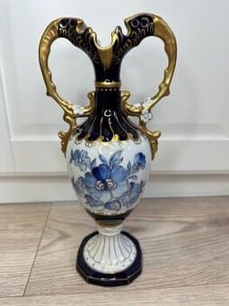 Porcelánová dvouuchá amfora Royal Dux