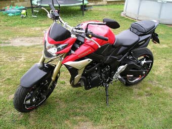 Suzuki GSR750