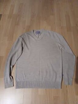 Světlé hnědý svetr