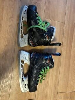 Hokejové brusle Bauer vel 32