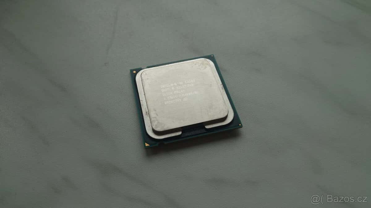 Intel Celeron E3300 2.5 GHZ 1