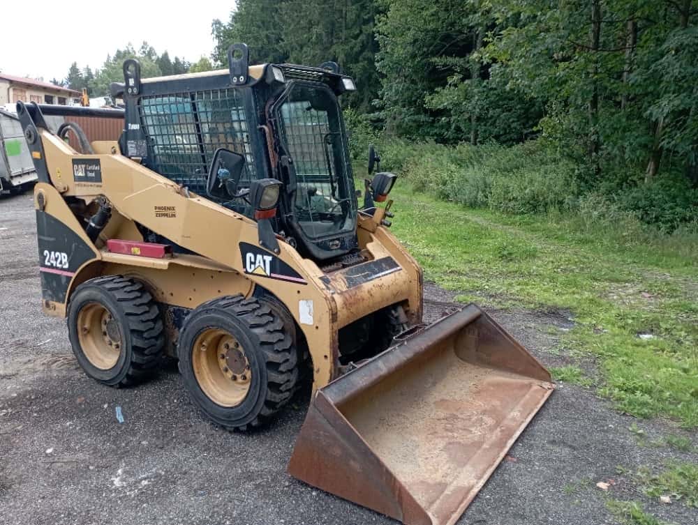 Prodám CATERPILLAR 242B 1