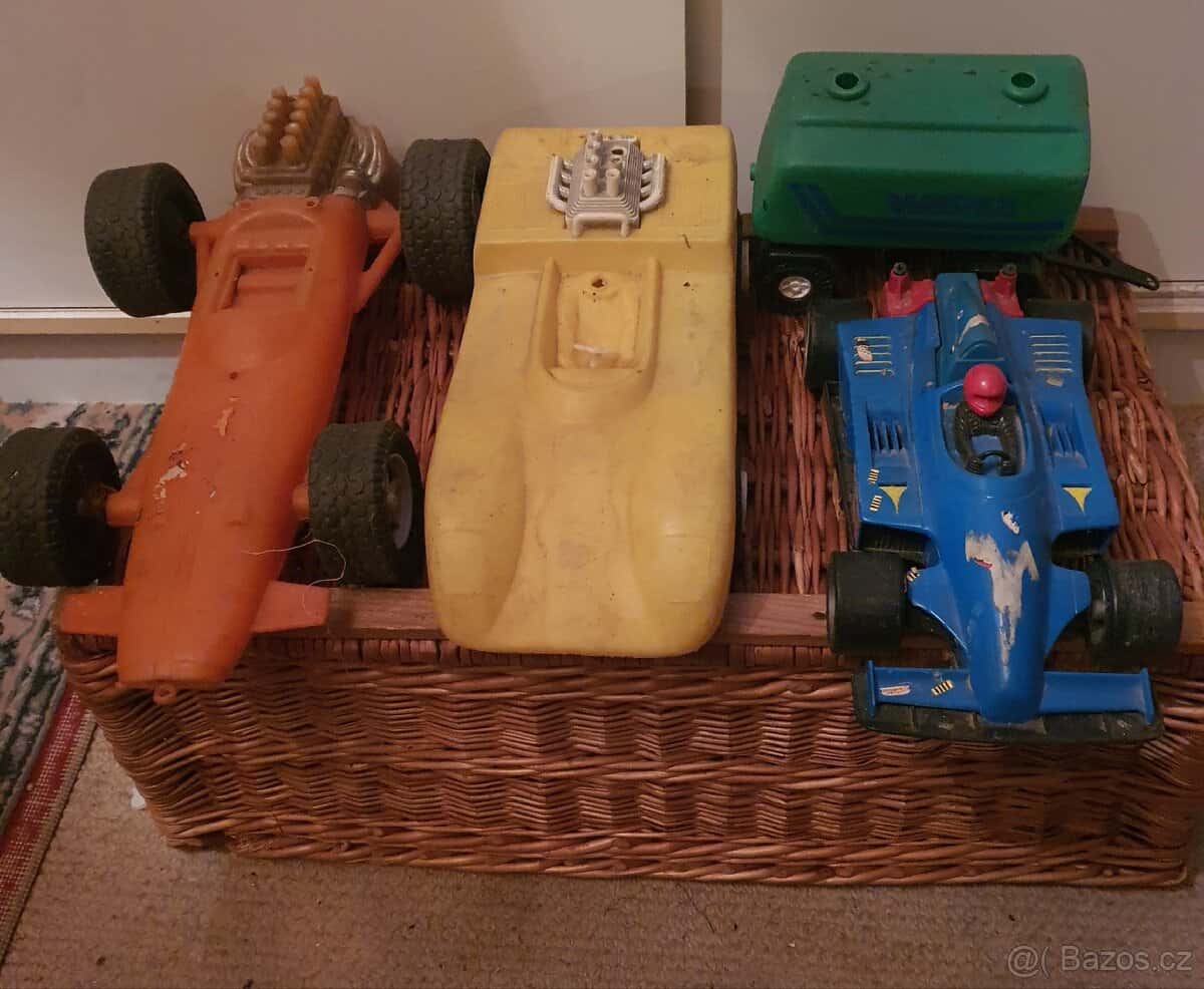 Plastová autíčka 1