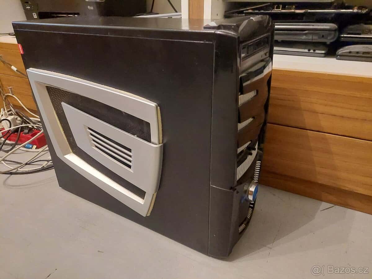 Intel Core E6800, 8GB RAM, SSD 1