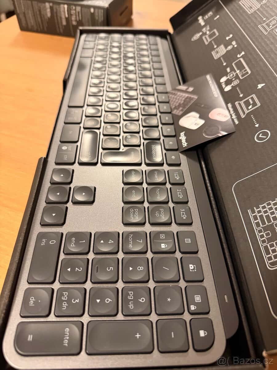 Logitech MX Keys + MX Master 3S 4