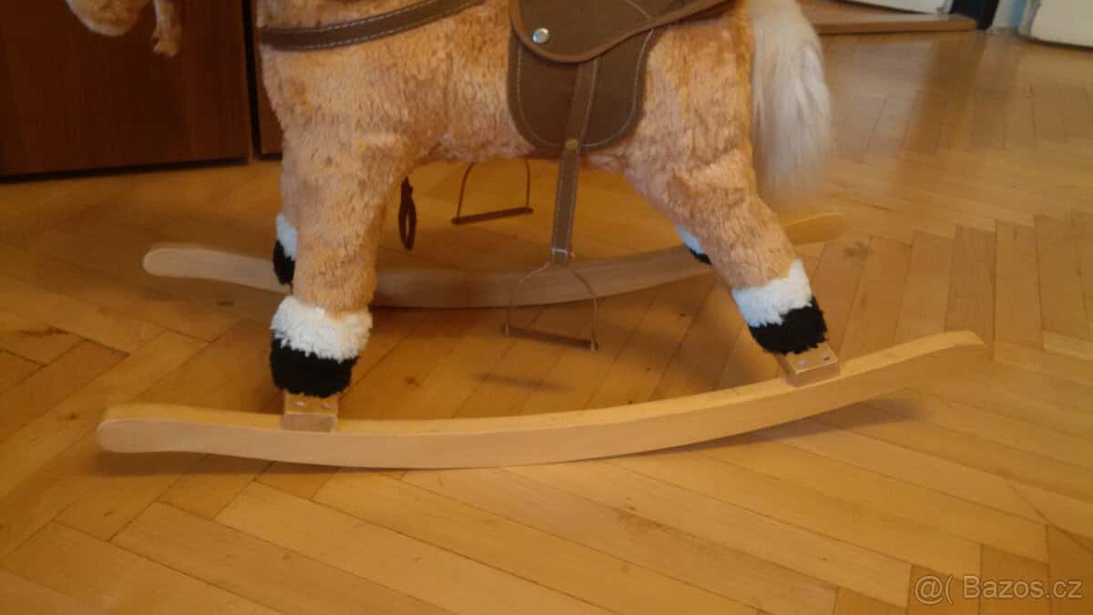 houpací koník 4